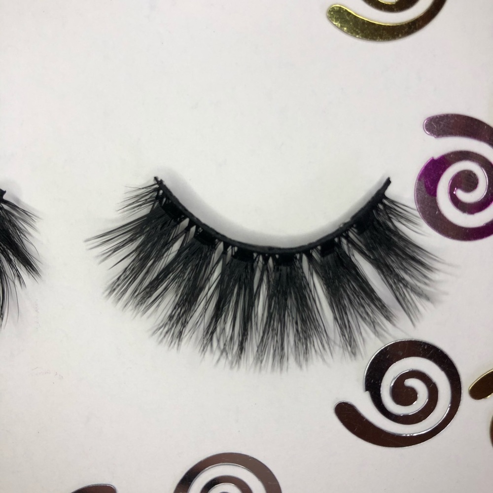 3D LASHES “COCOA” 💗 - Picture 2 of 4